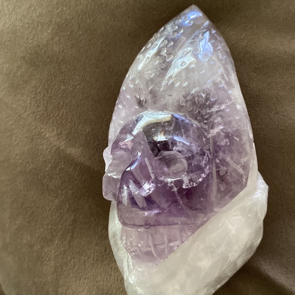 AMETHYST SKULL. 4.5”X 3” X 1.25 - Picture 4 of 17